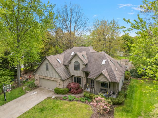 2110 Wooded Way, Stevensville, MI 49127