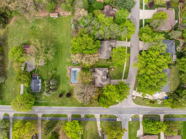 2110 Wooded Way, Stevensville, MI 49127