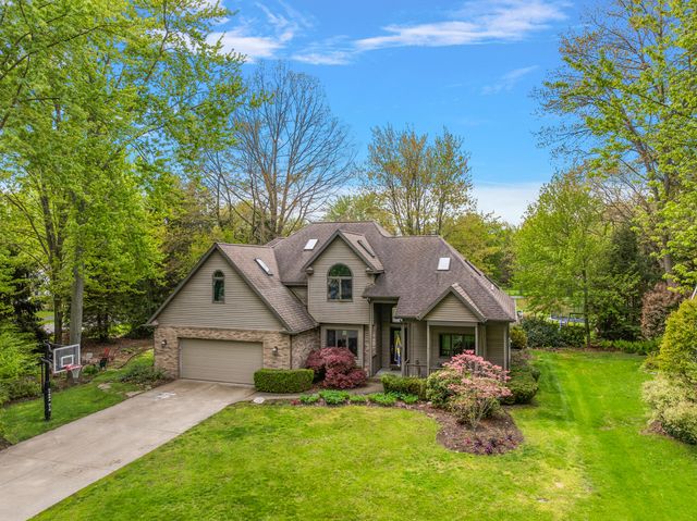 2110 Wooded Way, Stevensville, MI 49127