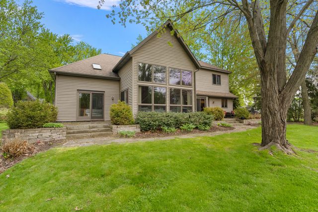 2110 Wooded Way, Stevensville, MI 49127
