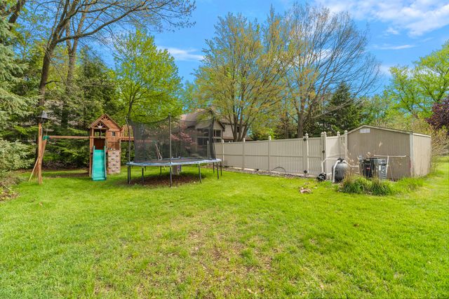 2110 Wooded Way, Stevensville, MI 49127