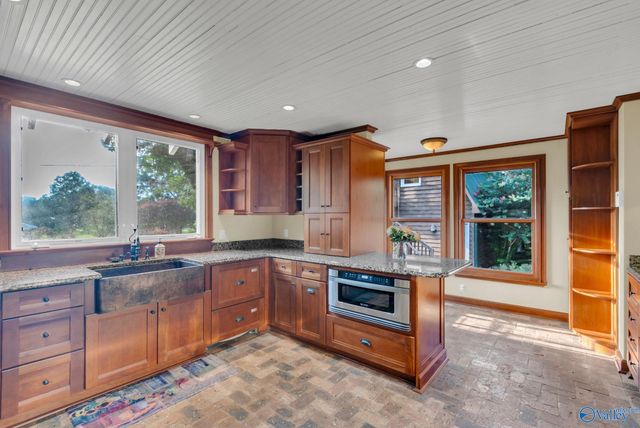 2004 Vestavia Drive SW, Decatur, AL 35603