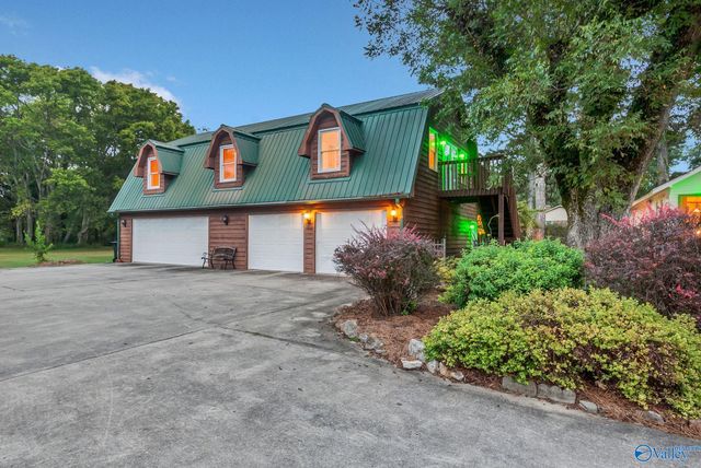 2004 Vestavia Drive SW, Decatur, AL 35603