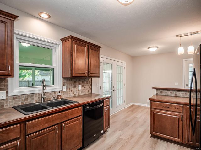 4213 Hunters Trace, Evansville, IN 47715