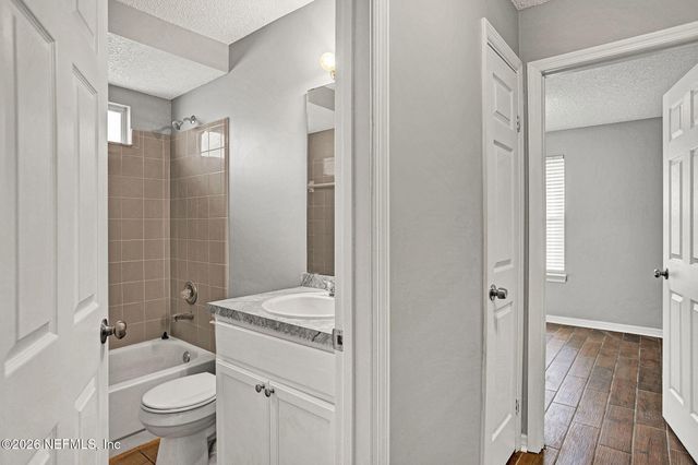 6975 HUNTINGTON WOODS Circle E, Jacksonville, FL 32244