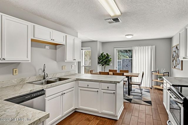 6975 HUNTINGTON WOODS Circle E, Jacksonville, FL 32244