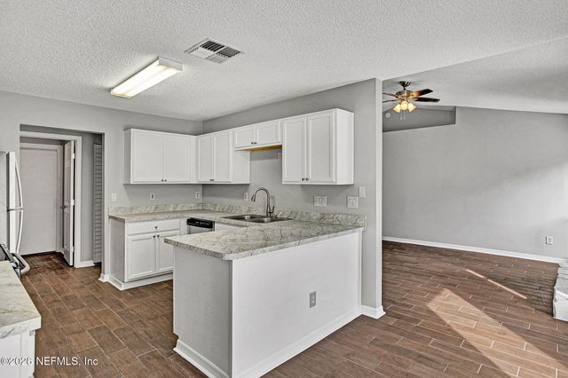 6975 HUNTINGTON WOODS Circle E, Jacksonville, FL 32244