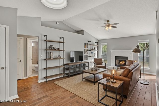 6975 HUNTINGTON WOODS Circle E, Jacksonville, FL 32244