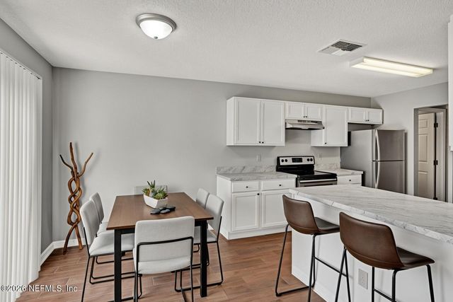 6975 HUNTINGTON WOODS Circle E, Jacksonville, FL 32244