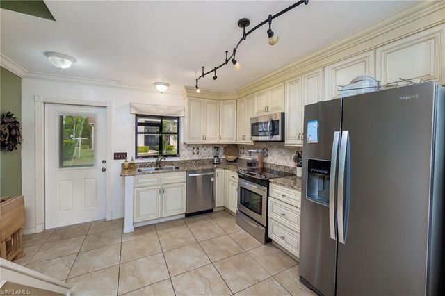 9639 Eaton Gardens LN # 3, Fort Myers, FL 33919