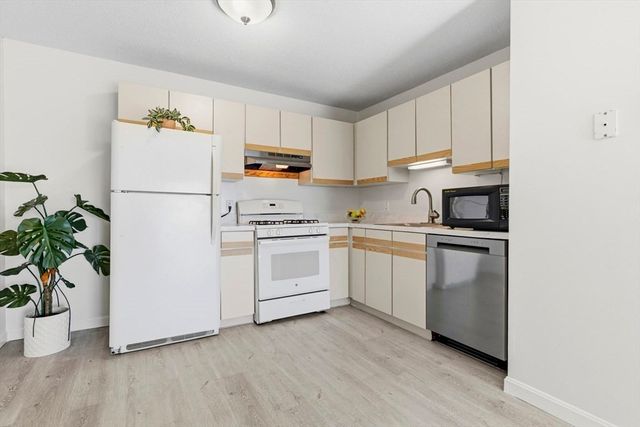 24 Kenmar Dr 239, Billerica, MA 01821