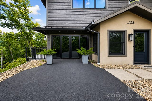 228 Allen Mountain Drive, Black Mountain, NC 28711