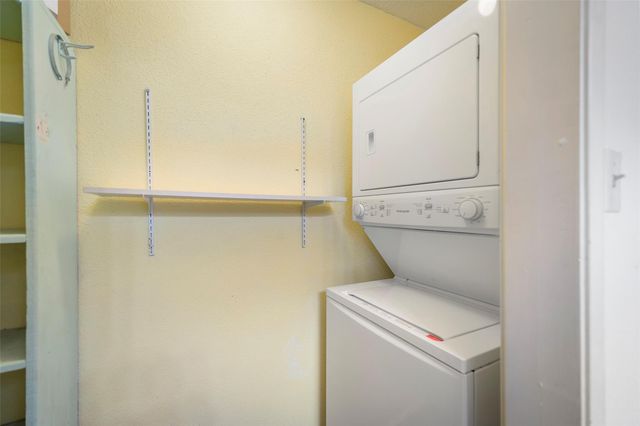14777 Wunderlich Drive 811, Houston, TX 77069