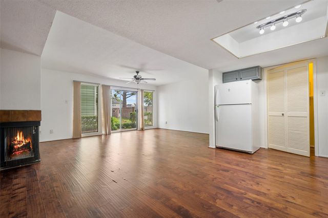 14777 Wunderlich Drive 811, Houston, TX 77069
