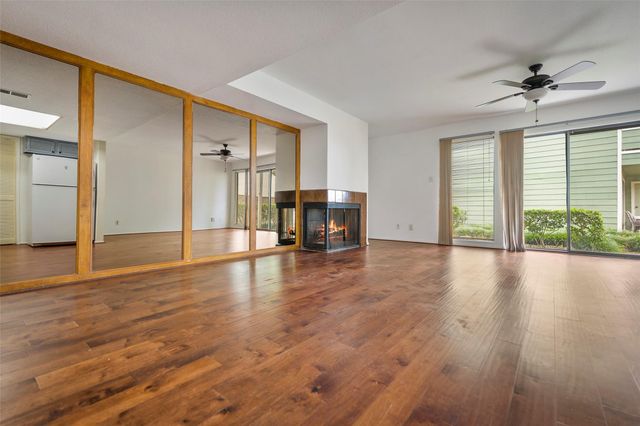 14777 Wunderlich Drive 811, Houston, TX 77069
