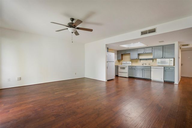 14777 Wunderlich Drive 811, Houston, TX 77069