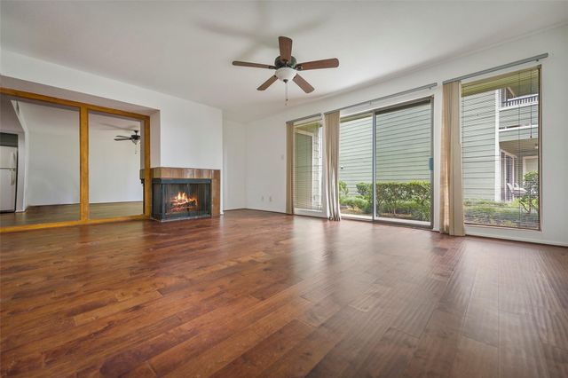 14777 Wunderlich Drive 811, Houston, TX 77069