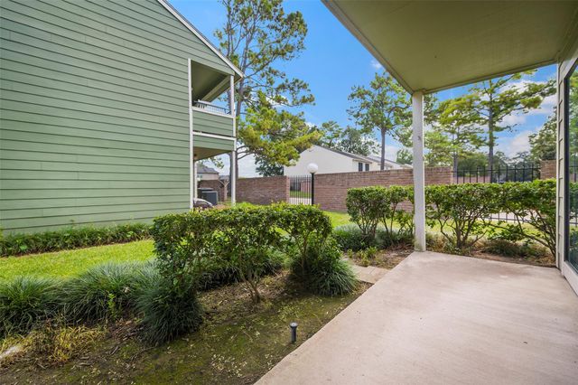 14777 Wunderlich Drive 811, Houston, TX 77069