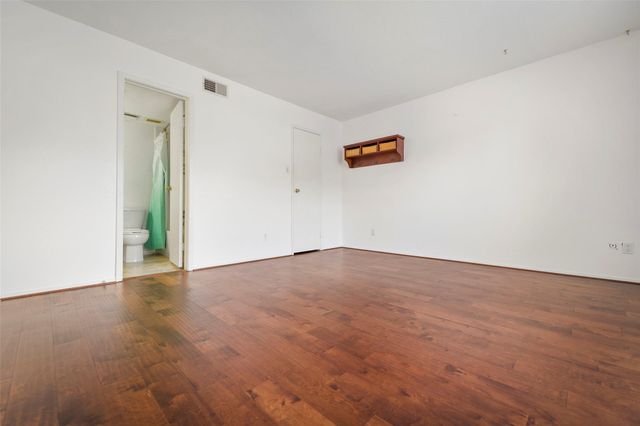 14777 Wunderlich Drive 811, Houston, TX 77069