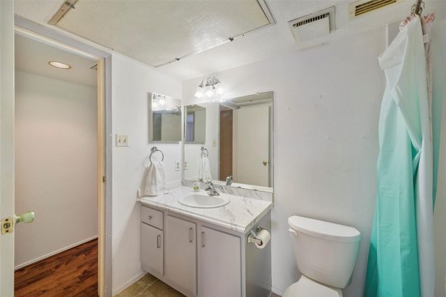 14777 Wunderlich Drive 811, Houston, TX 77069