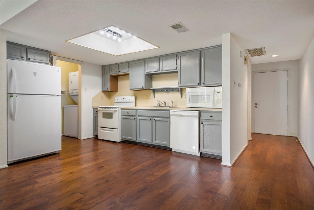 14777 Wunderlich Drive 811, Houston, TX 77069