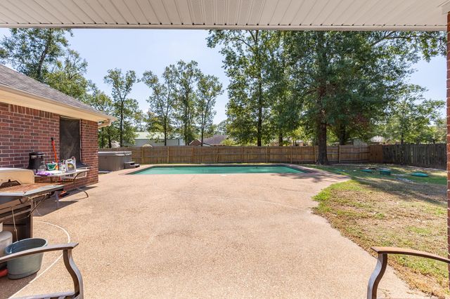 285 White Dove Drive, Lufkin, TX 75901