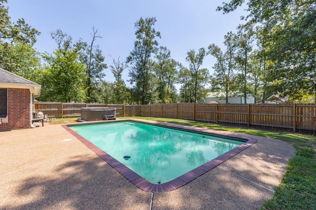 285 White Dove Drive, Lufkin, TX 75901