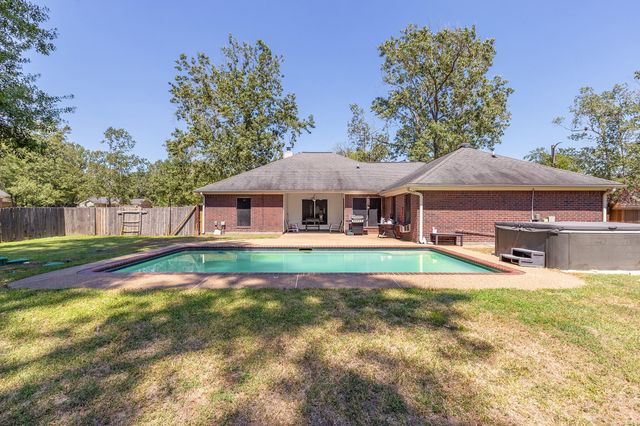 285 White Dove Drive, Lufkin, TX 75901