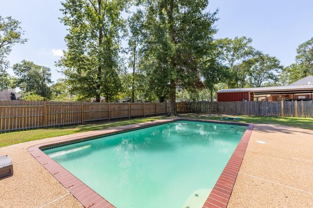 285 White Dove Drive, Lufkin, TX 75901