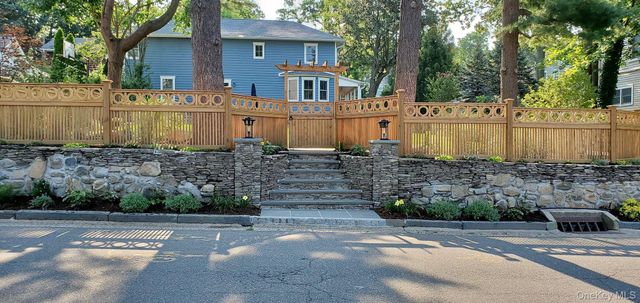 18 20th Avenue, Sea Cliff, NY 11579