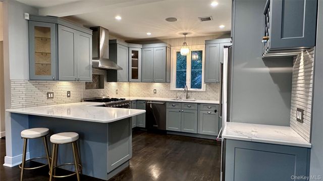 18 20th Avenue, Sea Cliff, NY 11579