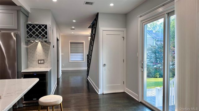 18 20th Avenue, Sea Cliff, NY 11579