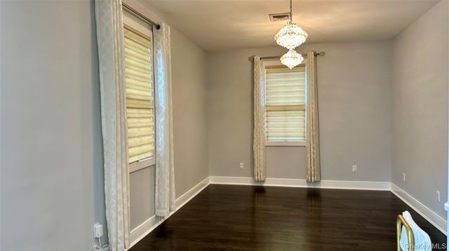 18 20th Avenue, Sea Cliff, NY 11579