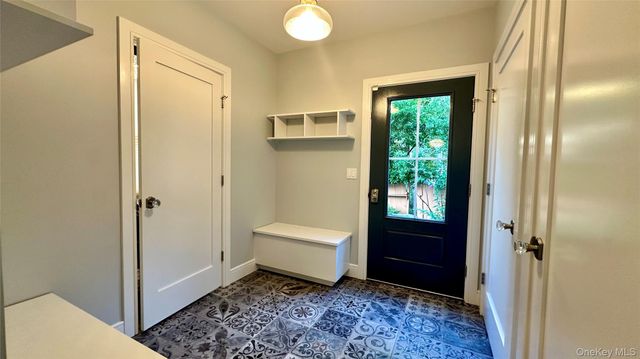 18 20th Avenue, Sea Cliff, NY 11579