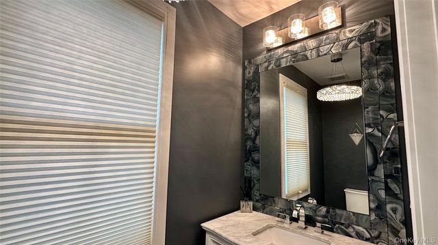 18 20th Avenue, Sea Cliff, NY 11579