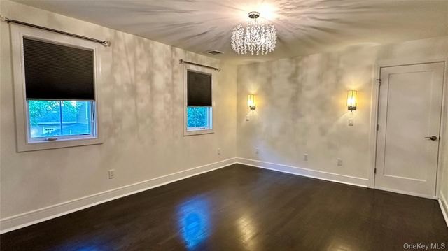 18 20th Avenue, Sea Cliff, NY 11579