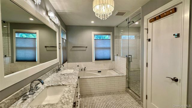 18 20th Avenue, Sea Cliff, NY 11579