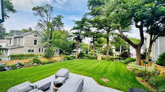 18 20th Avenue, Sea Cliff, NY 11579