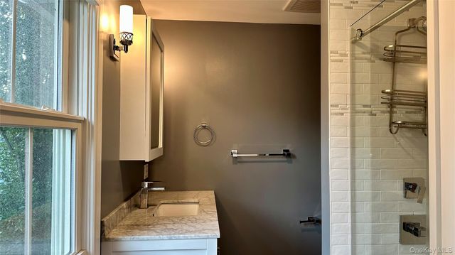18 20th Avenue, Sea Cliff, NY 11579