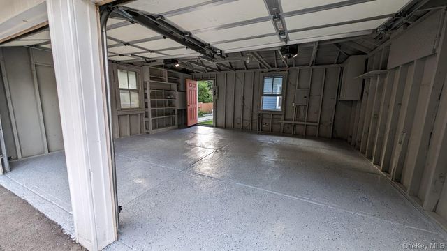18 20th Avenue, Sea Cliff, NY 11579