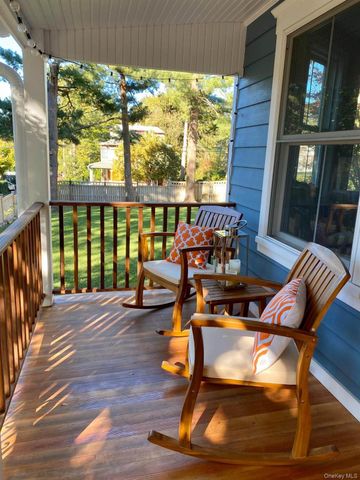 18 20th Avenue, Sea Cliff, NY 11579