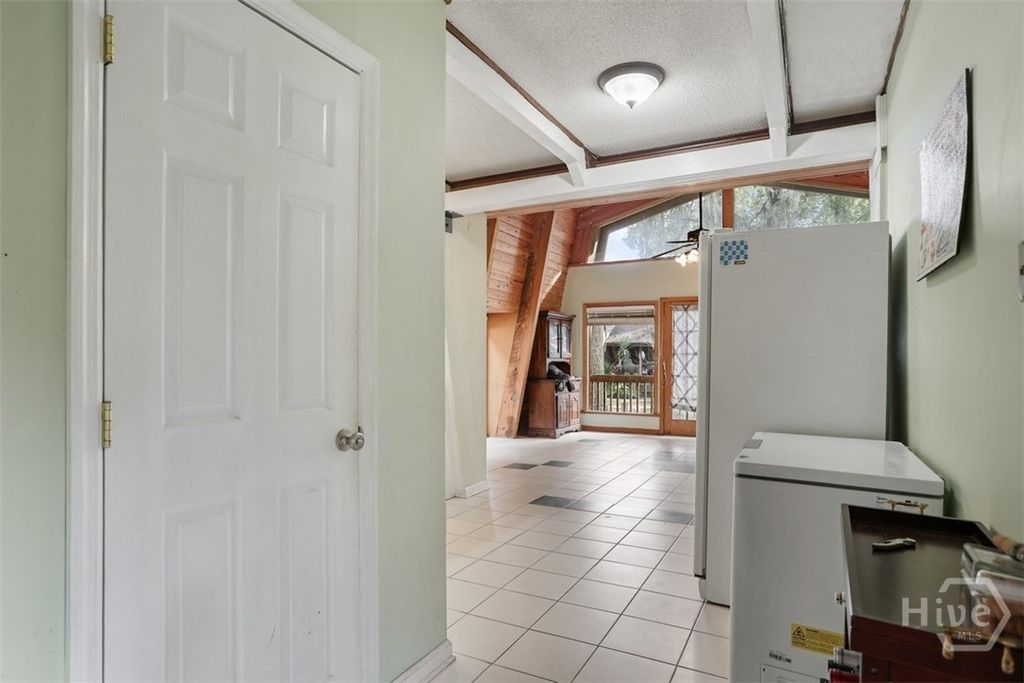 Image 13 of property listing at 24 Crisp Street, Savannah, GA 31410