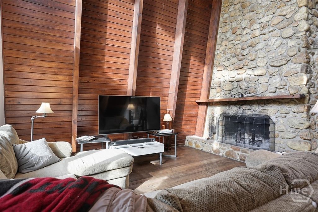 Image 18 of property listing at 24 Crisp Street, Savannah, GA 31410