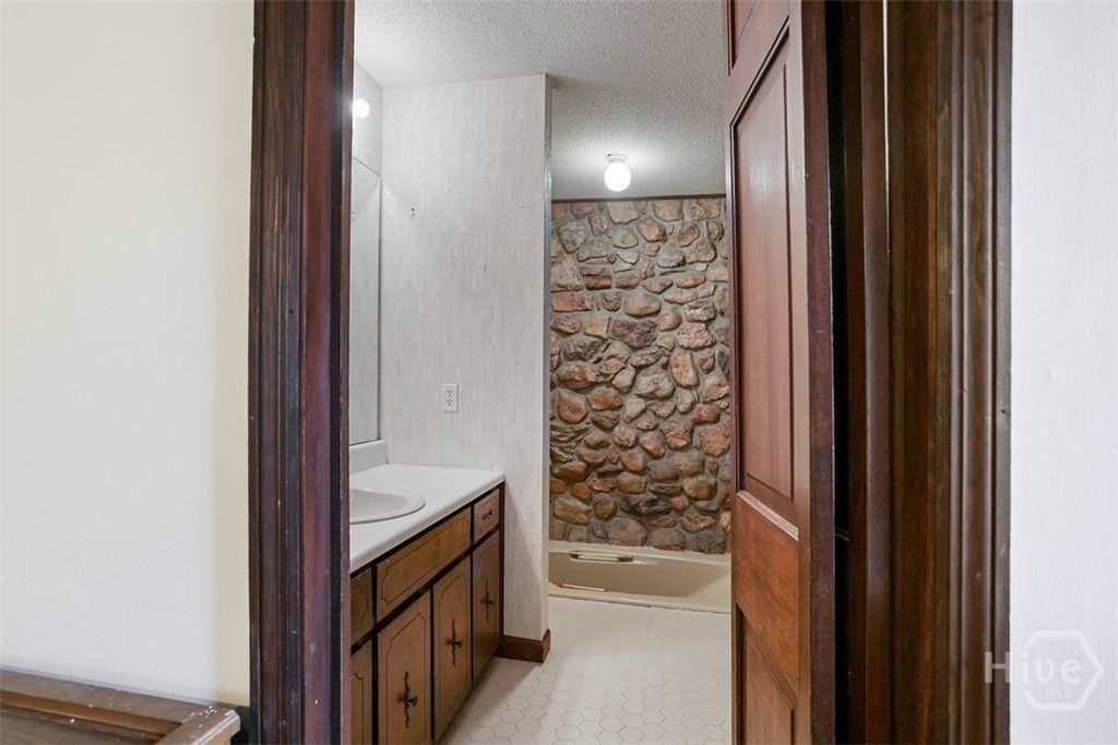 Image 23 of property listing at 24 Crisp Street, Savannah, GA 31410