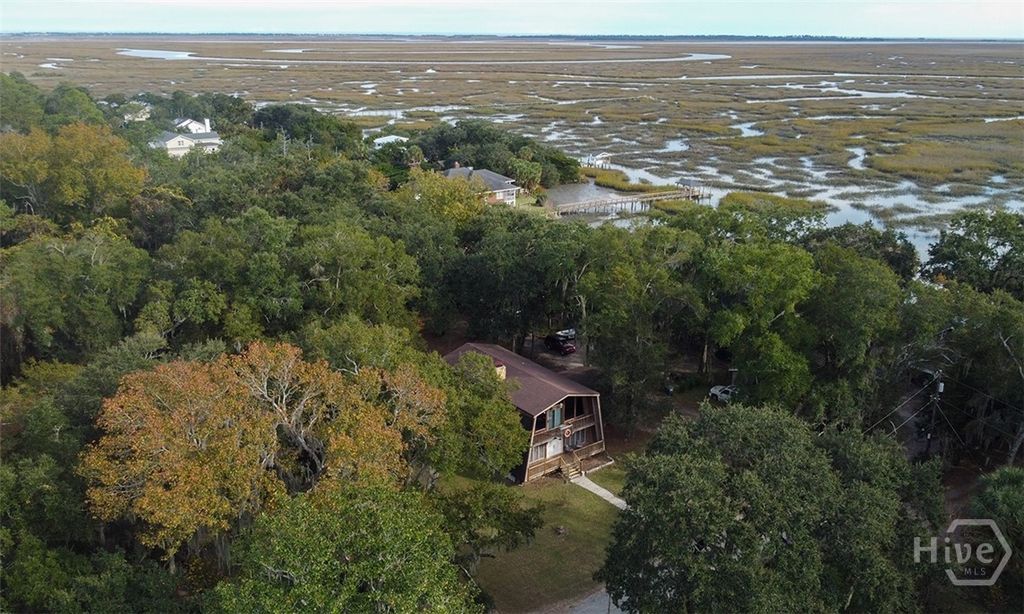 Image 3 of property listing at 24 Crisp Street, Savannah, GA 31410