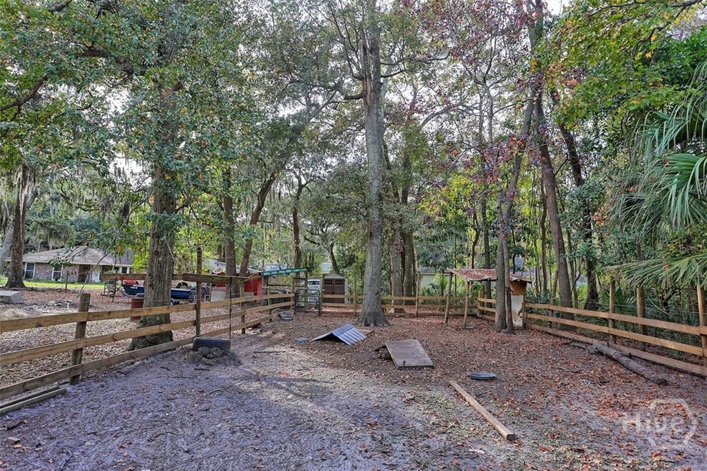 Image 41 of property listing at 24 Crisp Street, Savannah, GA 31410