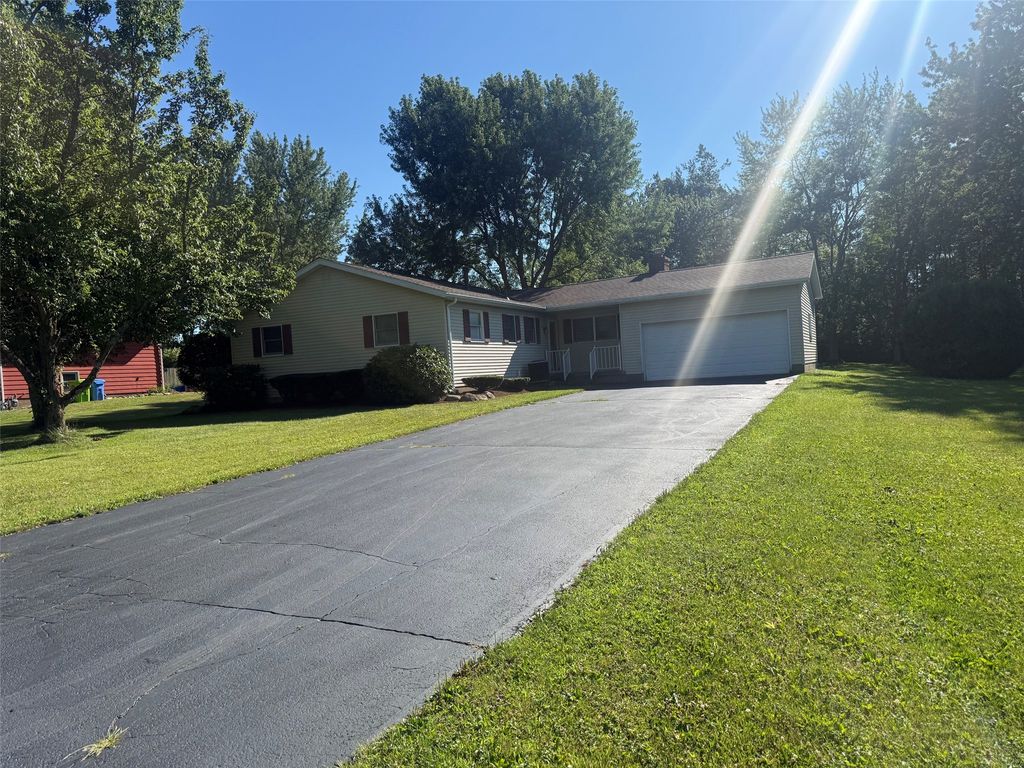 8874 ENNIS Drive, Erie, PA 16509