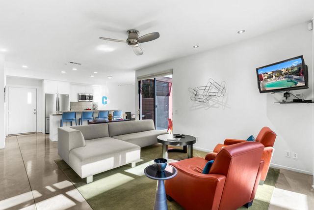 677 E Arenas Road, Palm Springs, CA 92262