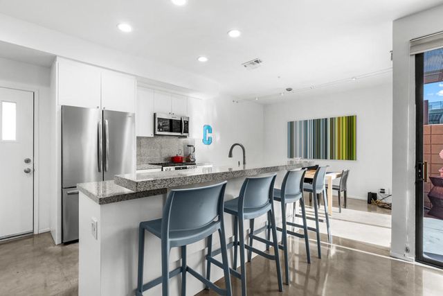 677 E Arenas Road, Palm Springs, CA 92262