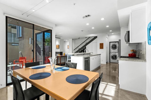 677 E Arenas Road, Palm Springs, CA 92262